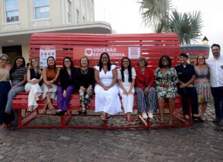 Banco Vermelho Em Salvador Reforça Luta Contra A Violência De Gênero