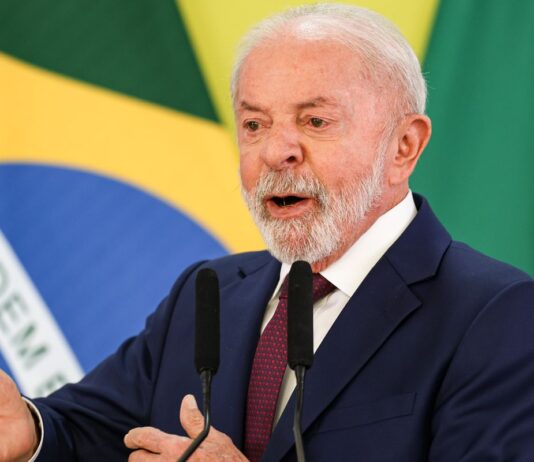 Lula descarta privatização dos Correios