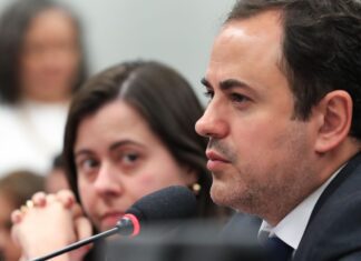 Câmara decide suspender Glauber Braga por 6 meses