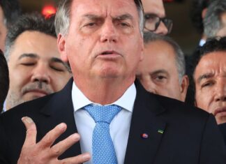 Termina cirurgia de Bolsonaro para bloquear nervo diafragma
