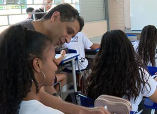 Professores podem acumular cargo público, decide Congresso