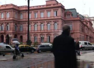 Argentina restringe imigração de venezuelanos ligados a Maduro Argentina restringe imigração de venezuelanos ligados a Maduro