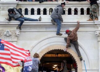EUA lançam site onde reescrevem versão da invasão ao Capitólio EUA lançam site onde reescrevem versão da invasão ao Capitólio