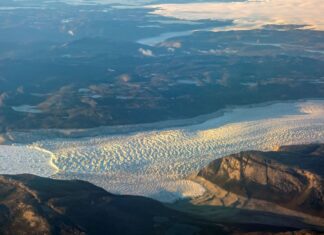 Após Venezuela, Trump ameaça tomar Groenlândia e atacar Colômbia Após Venezuela, Trump ameaça tomar Groenlândia e atacar Colômbia