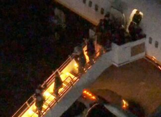 Maduro desembarca em Nova York escoltado por agentes federais Maduro desembarca em Nova York escoltado por agentes federais