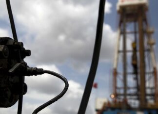 EUA facilitam produção de petróleo na Venezuela sem China e Rússia A Venezuela representa menos de 1% do mercado mundial de petróleo