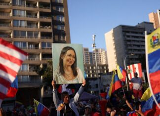 Descartada por Trump, Corina ataca Delcy e promete voltar à Venezuela Descartada por Trump, Corina ataca Delcy e promete voltar à Venezuela