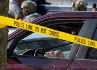 Agente de imigração atira e mata mulher em Minneapolis, nos EUA Agente de imigração atira e mata mulher em Minneapolis, nos EUA