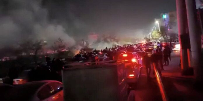 Protestos no Irã diminuem após forte repressão, dizem moradores
