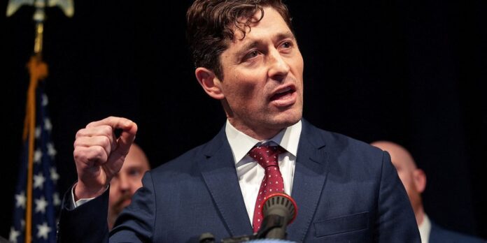 Prefeito de Minneapolis anuncia saída de agentes do ICE da cidade
