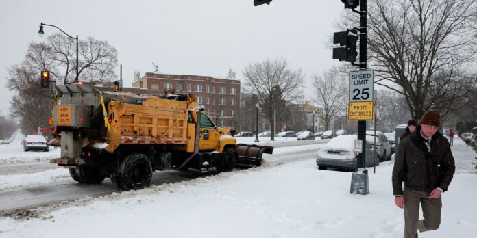EUA: tempestade deixa 670 mil sem energia e cancela milhares de voos
