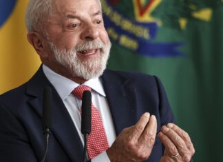 Lula: democracia é obra em construção e deve ser zelada e defendida