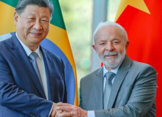 Xi Jinping garante a Lula apoio da China em tempos “turbulentos” Xi Jinping garante a Lula apoio da China em tempos "turbulentos"