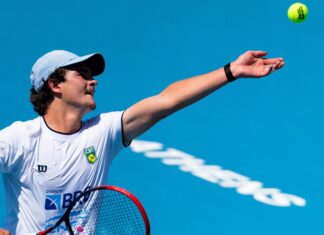 Dores lombares tiram João Fonseca de mais um torneio na Austrália Dores lombares tiram João Fonseca de mais um torneio na Austrália