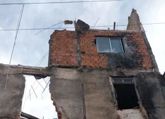 Imóvel Desaba Parcialmente Na Boca Do Rio, Em Salvador