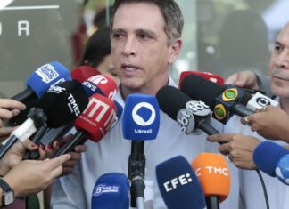 Médico de Bolsonaro confirma traumatismo craniano leve