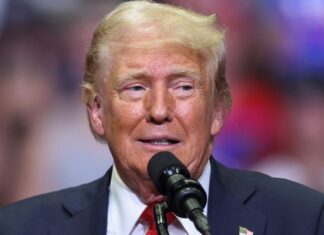 Trump diz que não viu parte racista do vídeo e recusa pedir desculpas Trump diz que não viu parte racista do vídeo e recusa pedir desculpas