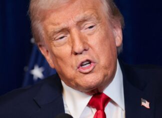 Casa Branca remove vídeo de Trump que mostra casal Obama como macacos Casa Branca remove vídeo de Trump que mostra casal Obama como macacos