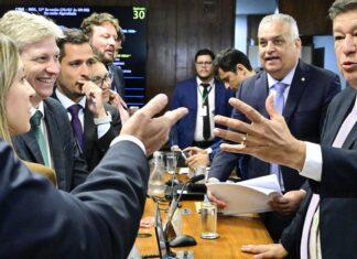 CPMI do INSS aprova quebra de sigilo de Lulinha e convoca André Moura