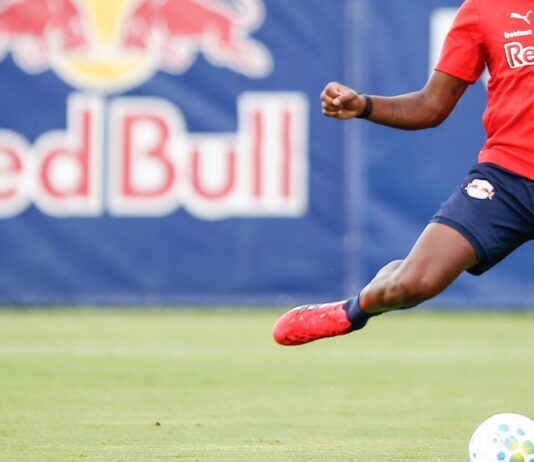 Gustavo Marques é suspenso por fala machista contra árbitra Bragantino multa zagueiro por fala machista contra árbitra