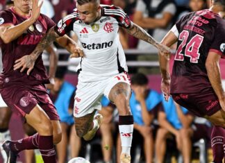 Rádio Nacional transmite decisão da Recopa entre Flamengo e Lanús Flamengo joga mal e inicia Recopa Sul-Americana com derrota