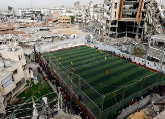 Futebol volta a campo de Gaza, em meio a perdas e ruínas da guerra Futebol volta a campo de Gaza, em meio a perdas e ruínas da guerra