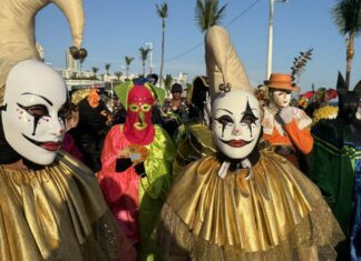 GALERIA DE FOTOS: Fuzuê Leva Fantasias E Tradição Ao 2º Dia Do Pré-Carnaval Em Salvador