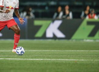 Jogador do Bragantino pede desculpas após fala machista contra árbitra Jogador do Bragantino pede desculpas após fala machista contra árbitra
