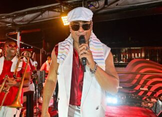 Xanddy Lota Circuito E Abre Semana De Carnaval Em Salvador