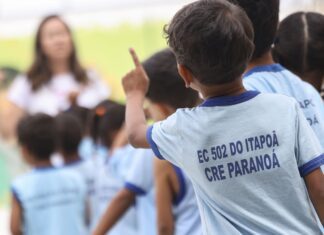 Ensino fundamental atinge 99,5% de frequência; atraso escolar cai