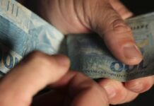 Salário médio do trabalhador amplia recorde e chega a R$ 3.722