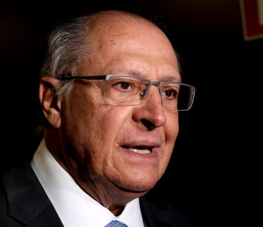 Governo prioriza abastecimento e segurar preço do diesel, diz Alckmin