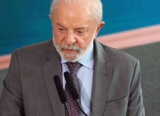 Lula critica uso da força por nações ricas para invadir outros países Lula vai a Bogotá para Cúpula que deve tratar de tensões na região