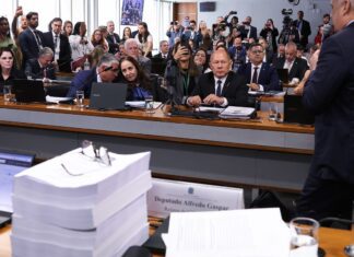 Relatório da CPMI do INSS pede indiciamento de 216 pessoas