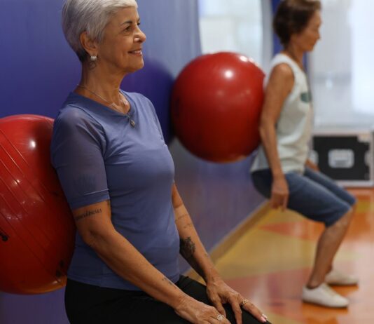 Execícios físicos contribuem para envelhecimento saudável