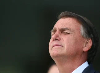 Bolsonaro recebe alta e deixa hospital em Brasília
