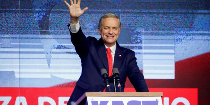 Lula vai participar da posse de Kast na presidência do Chile
