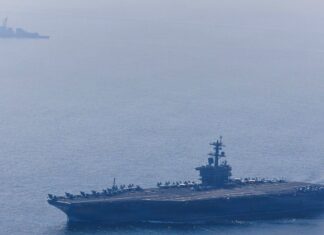 EUA negam que mísseis do Irã atingiram porta-aviões Abraham Lincoln EUA negam que mísseis do Irã atingiram porta-aviões Abraham Lincoln