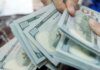 Dólar sobe a R$ 5 e bolsa cai 2% em dia de tensão global
