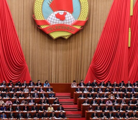 China fixa meta de crescimento econômico entre 4,5% e 5% para este ano China fixa meta de crescimento econômico entre 4,5% e 5% para este ano