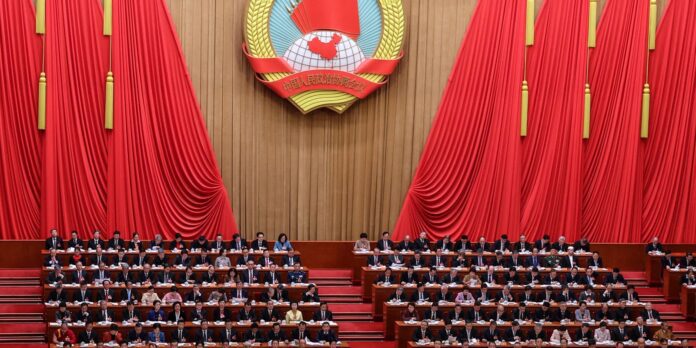 China fixa meta de crescimento econômico entre 4,5% e 5% para este ano
