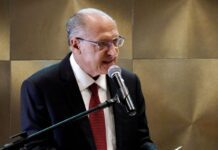 Alckmin deixará ministério em abril, mas seguirá como vice