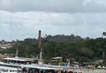 Ferry-Boat Opera Com Quatro Navios E Fluxo Tranquilo Em Salvador E Na Ilha