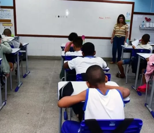 Câmara Protocola PL Sobre Reajuste Salarial Dos Professores E Bolsa Para Alunos Do EJA