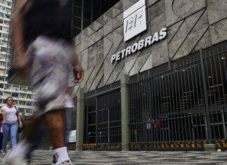 Petrobras reajusta preço do querosene de aviação em 55%