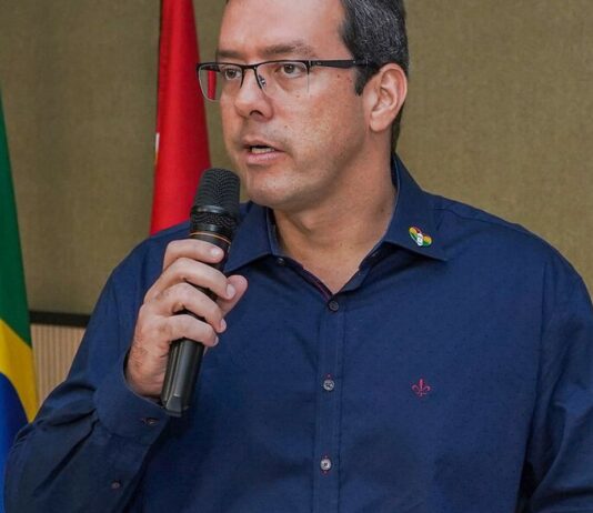 Após ser afastado pelo STF, prefeito de Macapá renuncia ao cargo