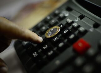 Inflação oficial recua para 3,81%, com variação de 0,7% em fevereiro