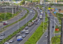 Mototaxistas E Motoristas De Apps Bloqueiam Faixas Da BR-324 Em Salvador; Trânsito Segue Lento