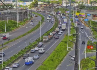 Mototaxistas E Motoristas De Apps Bloqueiam Faixas Da BR-324 Em Salvador; Trânsito Segue Lento