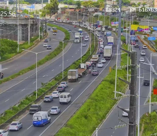Mototaxistas E Motoristas De Apps Bloqueiam Faixas Da BR-324 Em Salvador; Trânsito Segue Lento